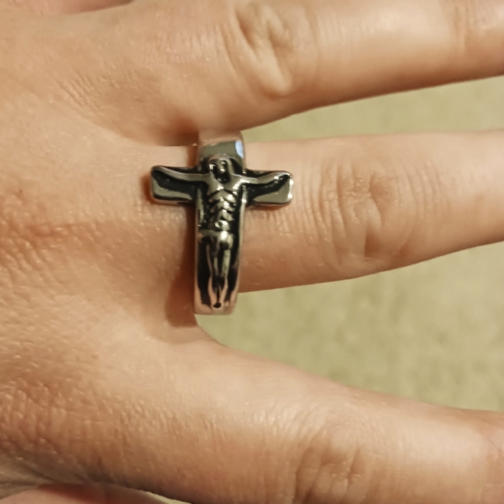 Crucifix ring size 13